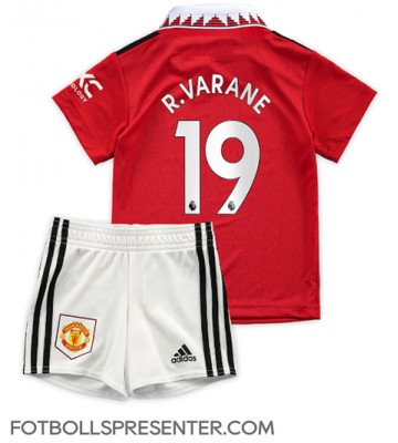 Manchester United Raphael Varane #19 Hemmatröja Barn 2022-23 Kortärmad (+ korta byxor)